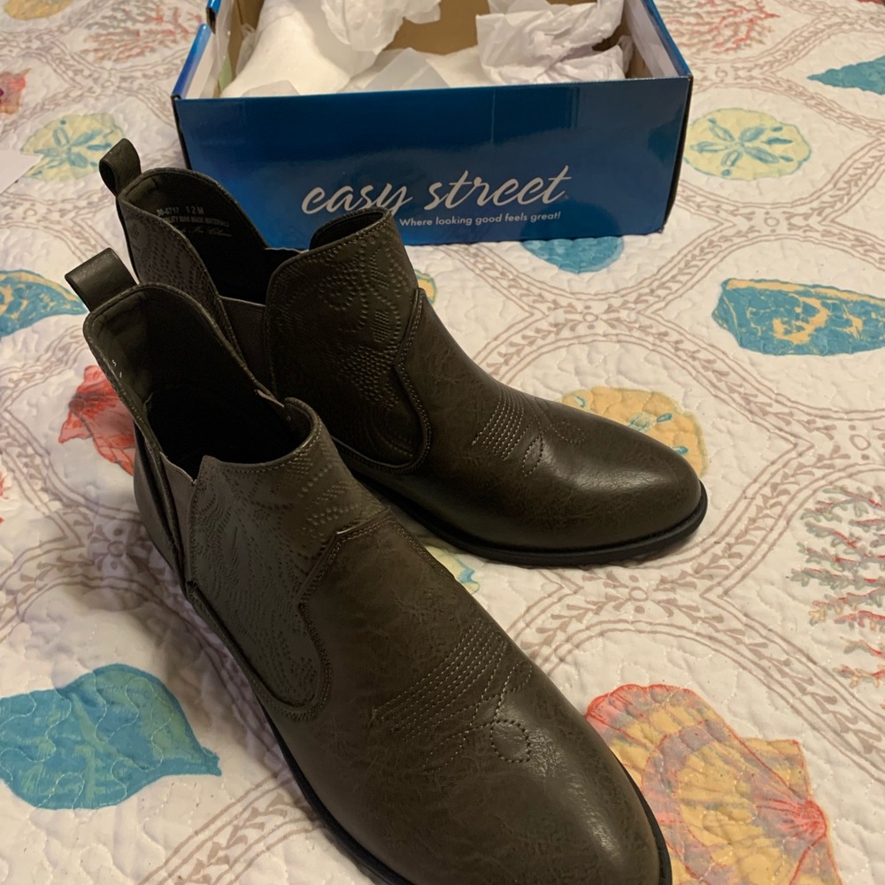Easy Street - Women’s Legend Ankle Boots in Grey - Size:  12 Medium - Brand New